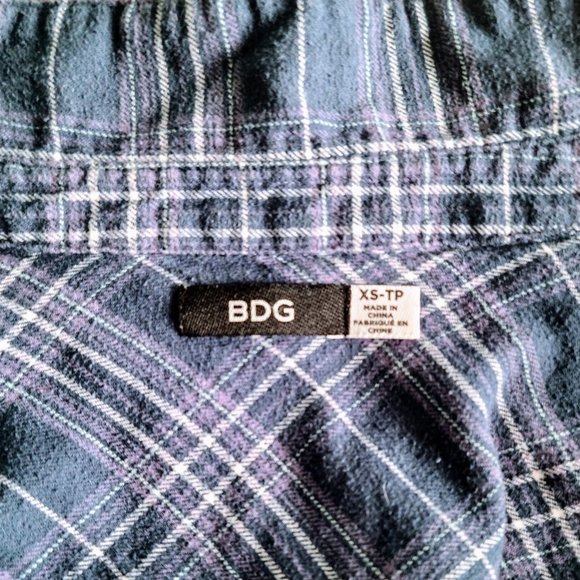 URBAN OUTFITTERS BDG Cropped Plaid Flannel Buttoned Shirt - Picture 4 of 5